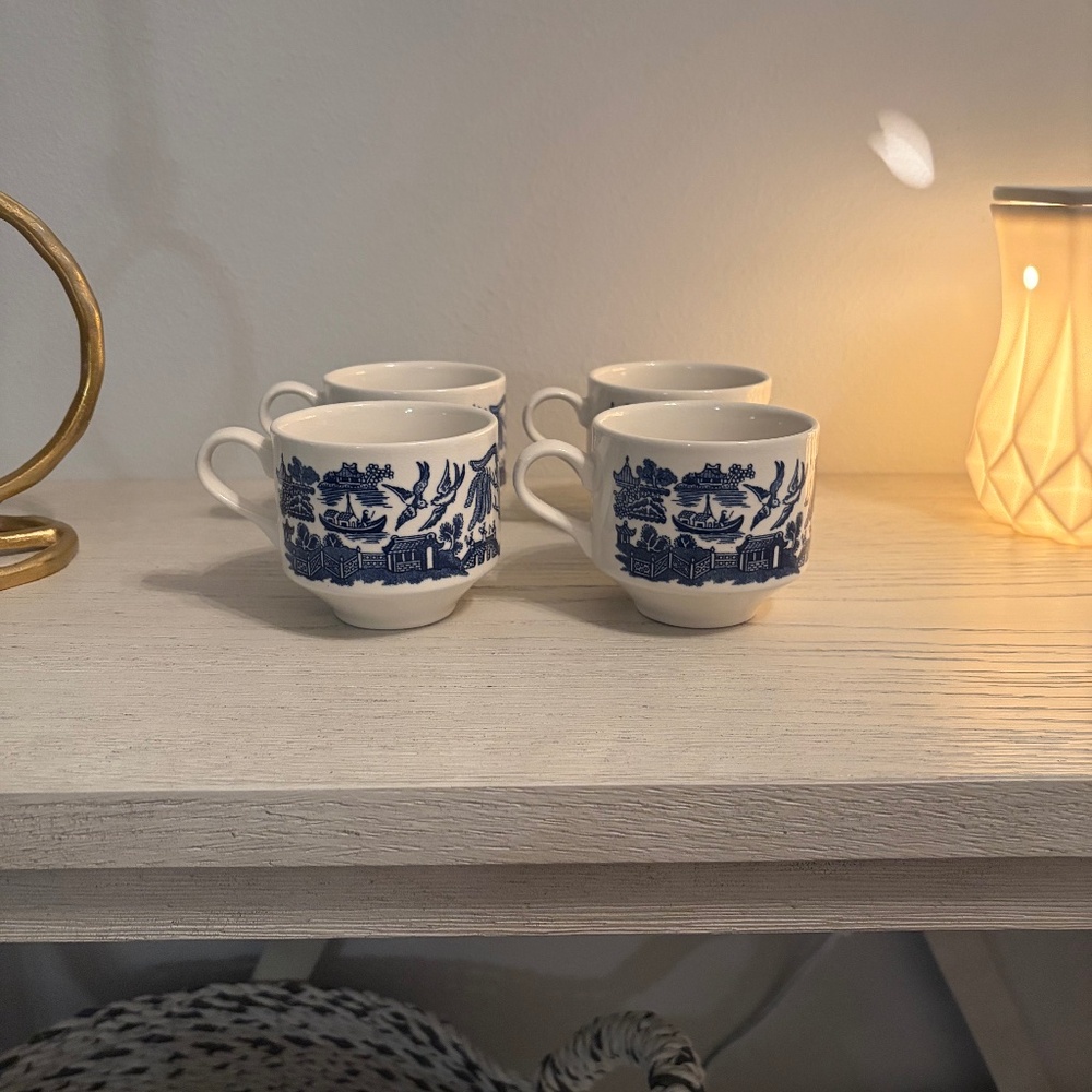 Vintage Churchill Blue Willow China - Coffee Tea Cups - Set of 4